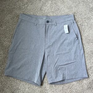 Old Navy Slim Go-Dry Shade Shorts 34 Men NWT